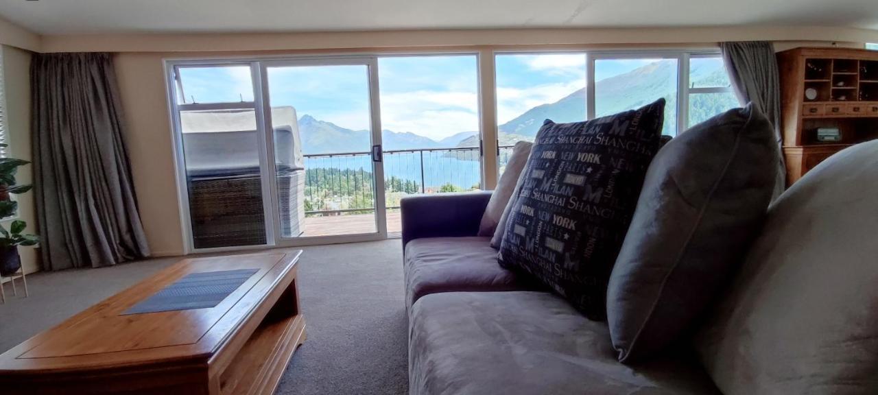 Spacious Home With Awesome Lake Views Queenstown Dış mekan fotoğraf