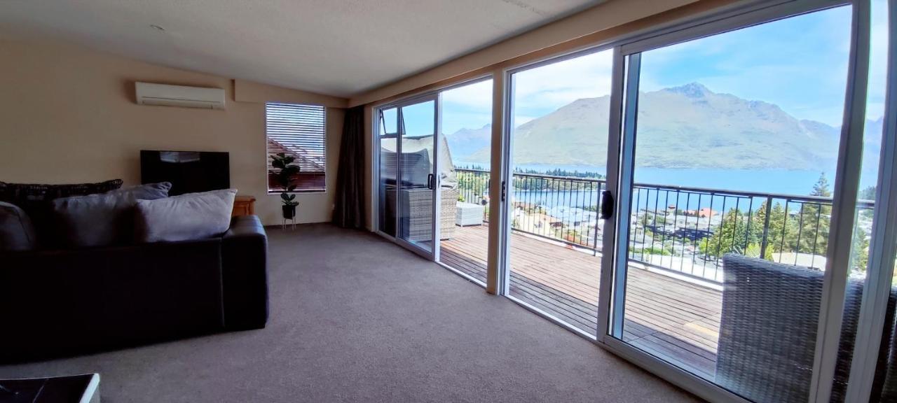 Spacious Home With Awesome Lake Views Queenstown Dış mekan fotoğraf