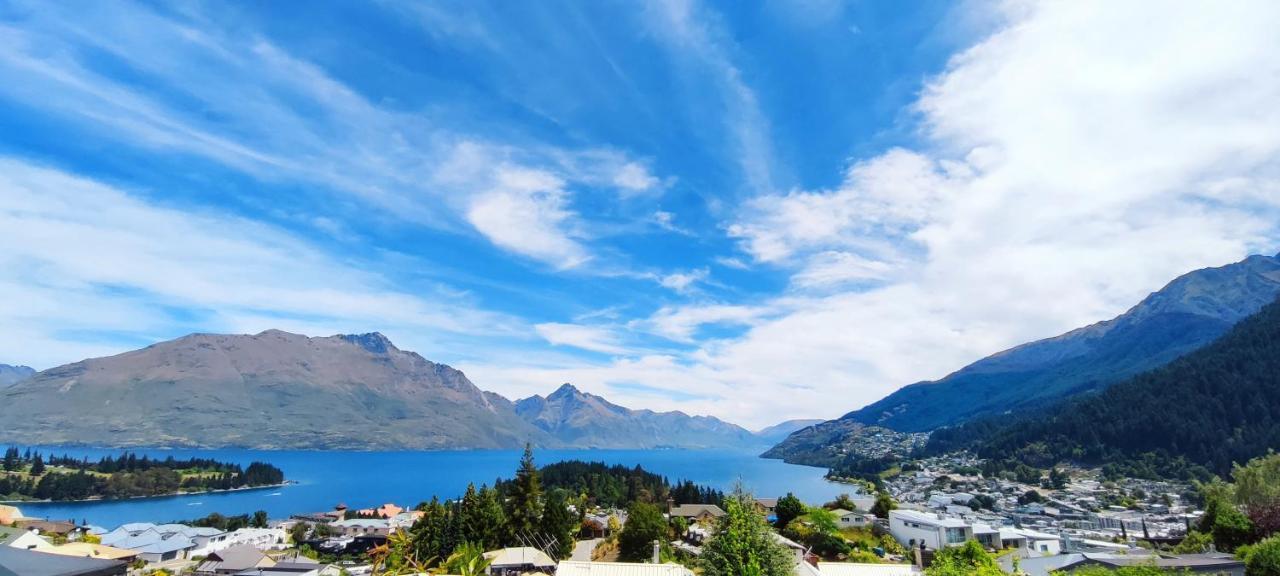 Spacious Home With Awesome Lake Views Queenstown Dış mekan fotoğraf